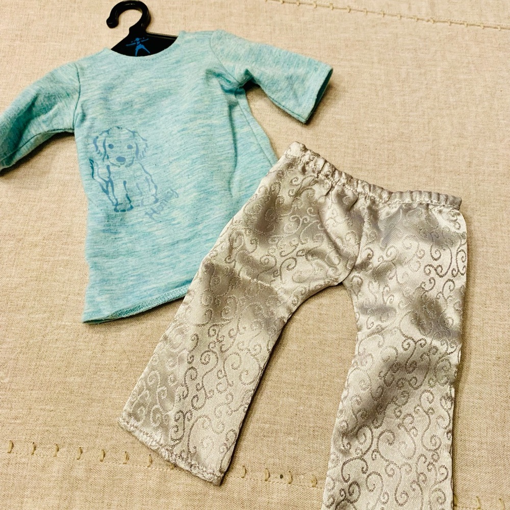American Girl Doll outfit bundle
Long sleeve shirt snd silver bell bottom pants